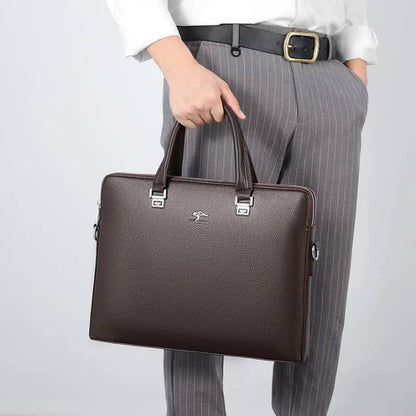💼“Un seul sac, un porte-feuille assorti… et toute l’allure d’un homme organisé.”
